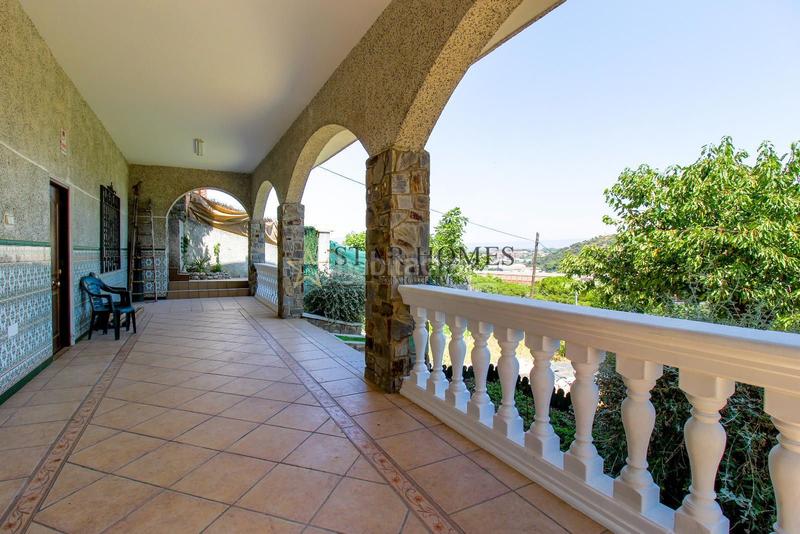 Foto 3c4ad4c3-3049-4cfe-b6f1-043611546581. Chalet  independiente en montornés del vallés en Montornès del Vallès