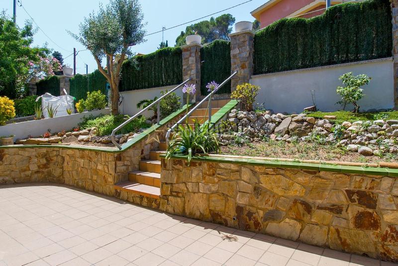 Foto d181f5bf-9bc8-4f4f-857f-70cb9e133684. Chalet  independiente en montornés del vallés en Montornès del Vallès