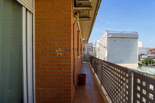 Etagenwohnung in Bufal. Piso en venta en badalona