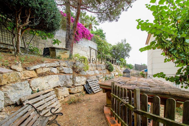 Foto 0488332d-29f0-47ff-8a63-20e0dcc283dc. Chalet con riscaldamento parcheggio piscina in Teià