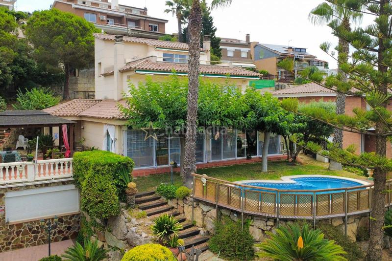 Foto 419d3ecf-d0ba-4db2-ad7a-04d87f07c494. Chalet con riscaldamento parcheggio piscina in Teià