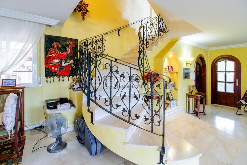 Foto 43148ffe-7502-4a35-9a97-56d33881e580. Chalet con riscaldamento parcheggio piscina in Teià