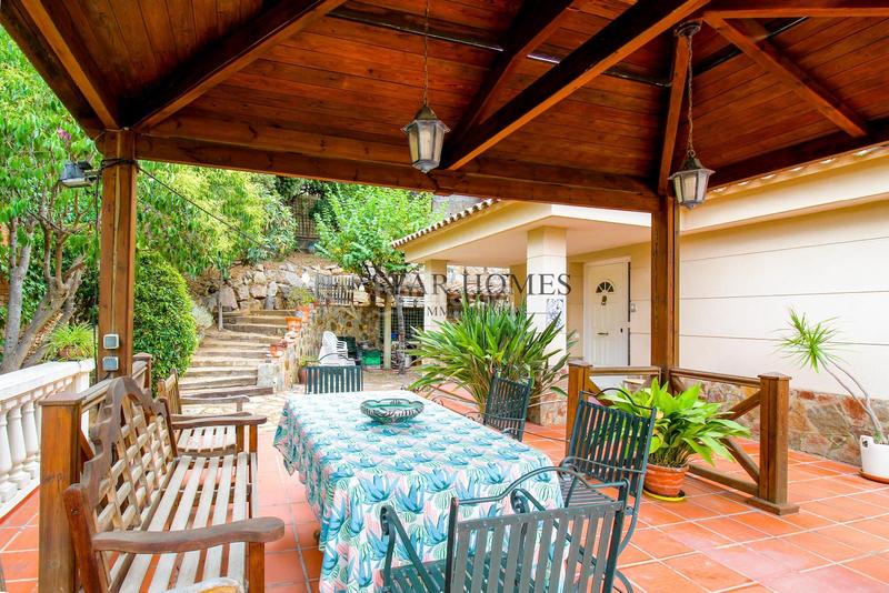 Foto 4e6365ff-79de-479b-a824-5f1b04f2c136. Chalet con riscaldamento parcheggio piscina in Teià