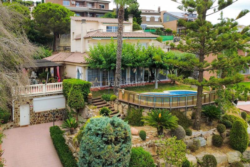 Foto 5d639773-24a1-4f59-9705-173b46508d7e. Chalet con riscaldamento parcheggio piscina in Teià