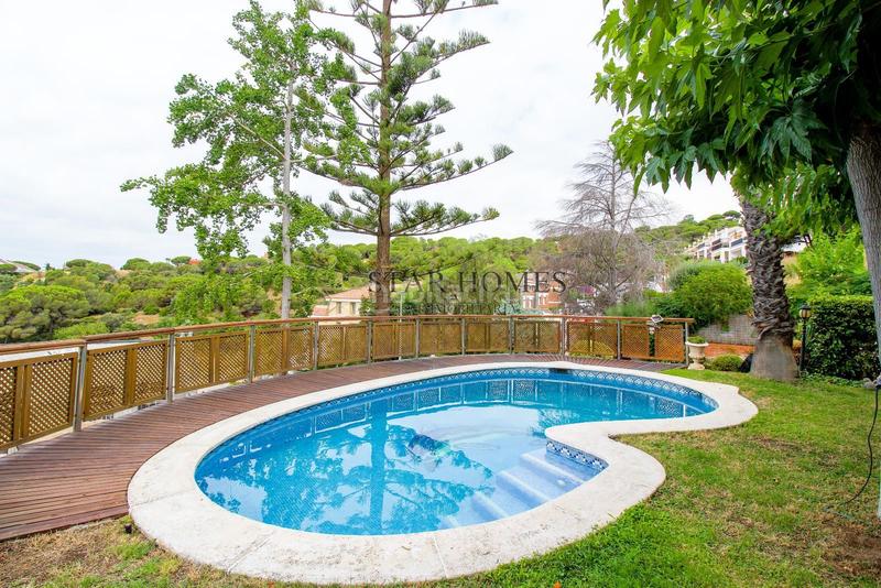 Foto 6a02ba18-bd31-40ec-ad10-cff4bcc6c240. Chalet con riscaldamento parcheggio piscina in Teià