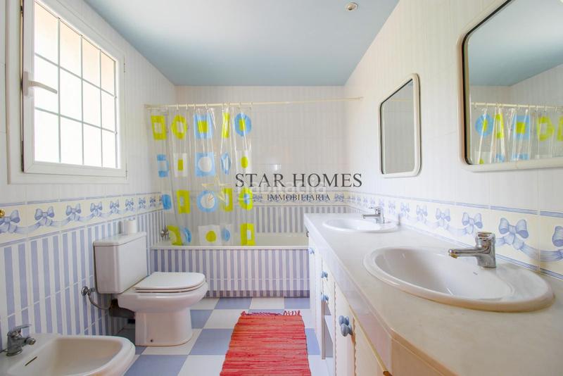 Foto 6f2995d0-ee32-4b2b-bd6d-1d2a16405bf9. Chalet con riscaldamento parcheggio piscina in Teià