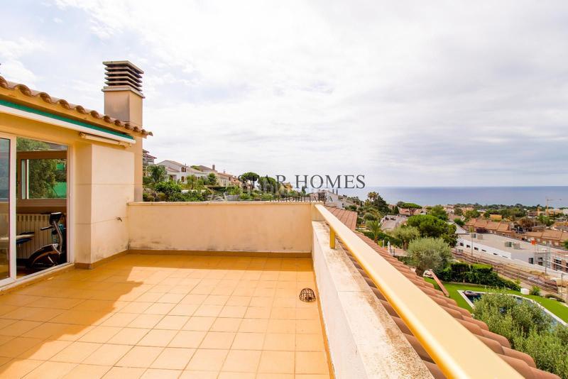 Foto 7a18258f-0791-4267-bbf8-15bebf8eff1a. Chalet con riscaldamento parcheggio piscina in Teià