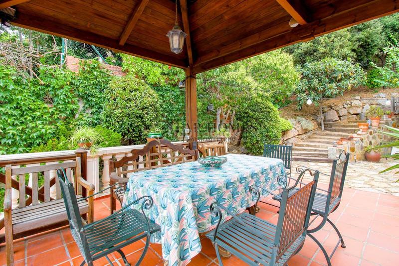 Foto b77bc9ad-b780-41d9-8929-f67183f749bb. Chalet con riscaldamento parcheggio piscina in Teià