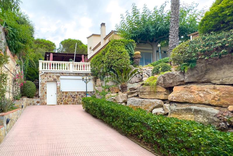 Foto e8b956df-5cdc-489a-9593-654beb81d3d9. Chalet con riscaldamento parcheggio piscina in Teià