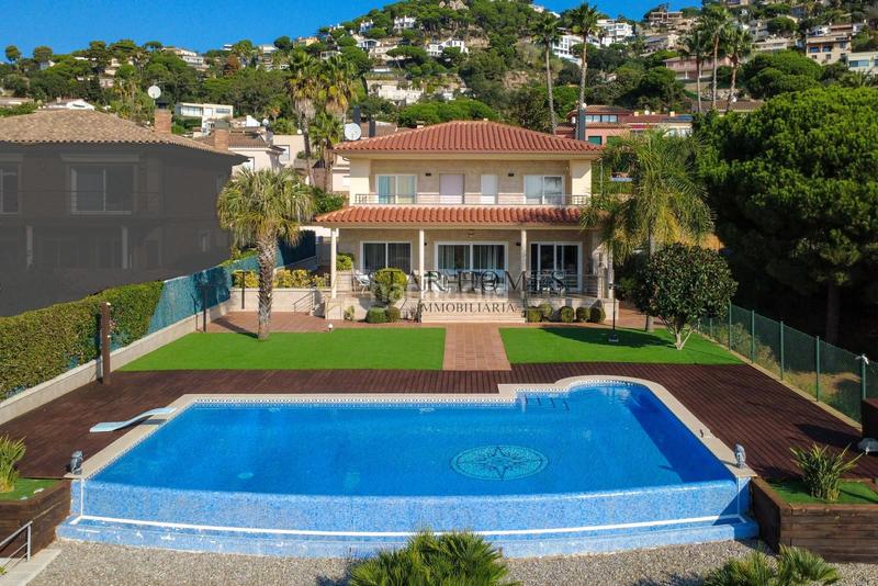 Foto 98f8e0d3-2654-4a0b-a832-105638d656a6. Chalet avec chauffage parking piscine dans Roca Grossa Lloret de Mar