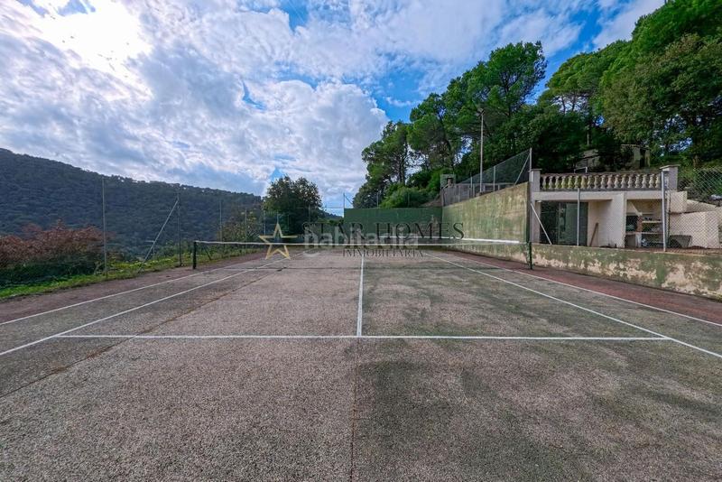 Foto 10bd0fac-ba8c-4a20-bd63-8cbded73f75e. Xalet amb calefacció aparcament piscina a Vilanova del Vallès