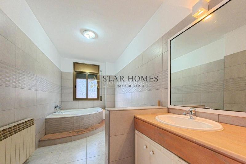 Foto 43b4b9cb-780a-43b4-be64-9e5d1bfcdde3. Xalet amb calefacció aparcament piscina a Vilanova del Vallès