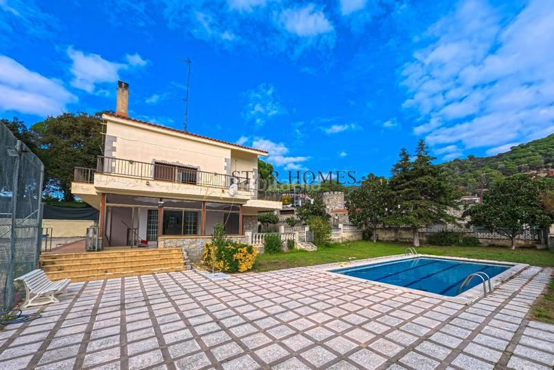 Foto 633cf4b9-07b9-45e6-b219-d438321e6e02. Xalet amb calefacció aparcament piscina a Vilanova del Vallès