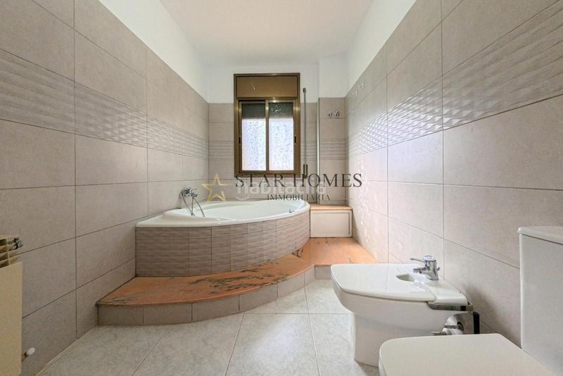 Foto a1da292a-76a8-4c1d-95df-a97978cde405. Xalet amb calefacció aparcament piscina a Vilanova del Vallès