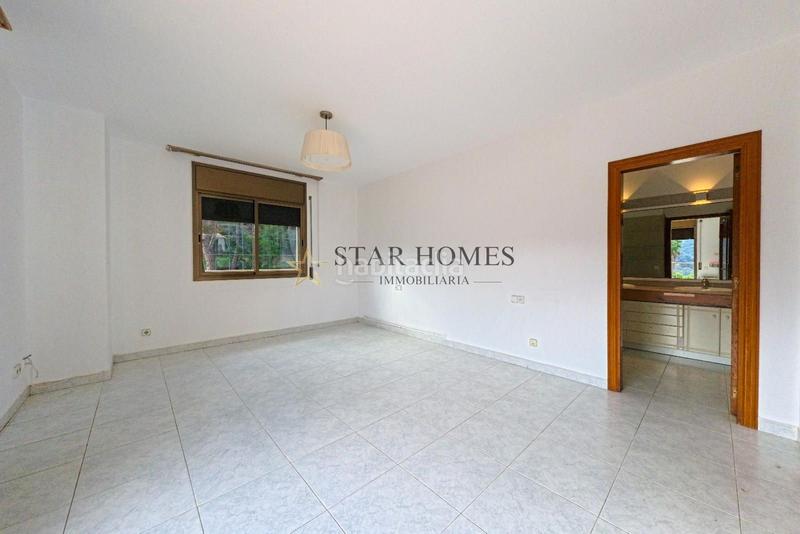 Foto af0a067a-5892-44d3-ac87-c47448ce4d82. Xalet amb calefacció aparcament piscina a Vilanova del Vallès