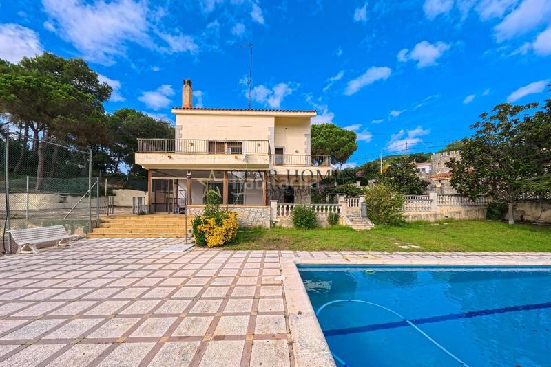 Foto cc3bf0a6-faf6-429f-9d07-fac675fe470e. Xalet amb calefacció aparcament piscina a Vilanova del Vallès