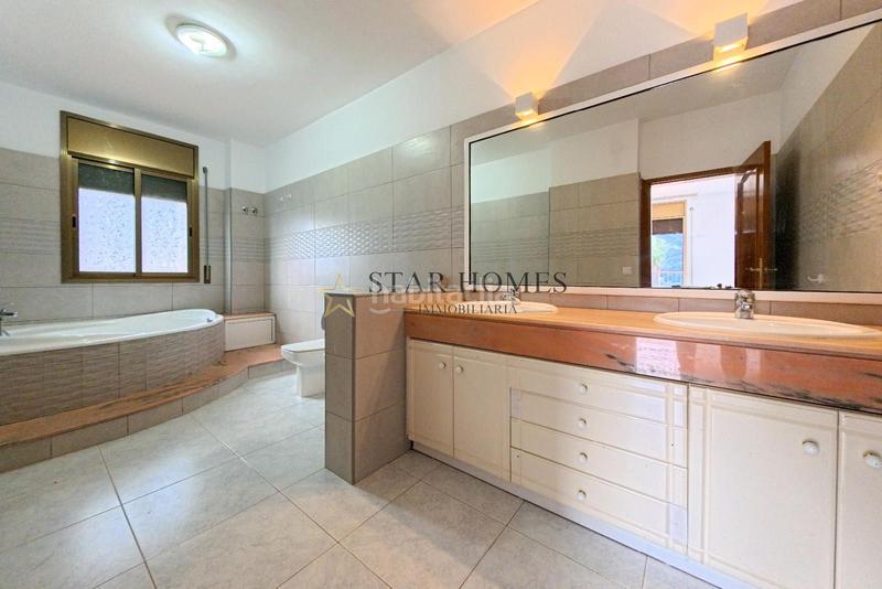 Foto cf2fe914-2d1f-4ea3-81f6-c44512d2be59. Xalet amb calefacció aparcament piscina a Vilanova del Vallès