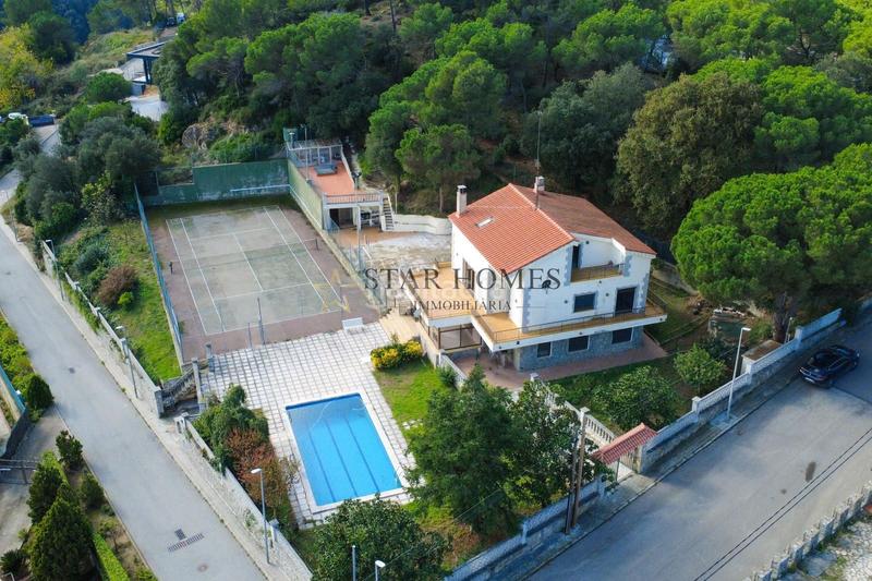 Foto e19978fc-57b9-43be-809e-26d8b4ebed00. Xalet amb calefacció aparcament piscina a Vilanova del Vallès