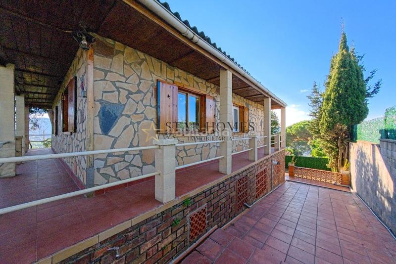 Foto b707f0c1-f8e4-4701-b060-a91650a1b941. Chalet con parcheggio piscina in Vilanova del Vallès