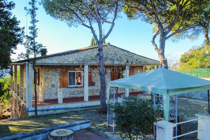 Foto cd3bd76f-c4b6-41c9-a0e6-4b6f1f5258d8. Chalet con parcheggio piscina in Vilanova del Vallès