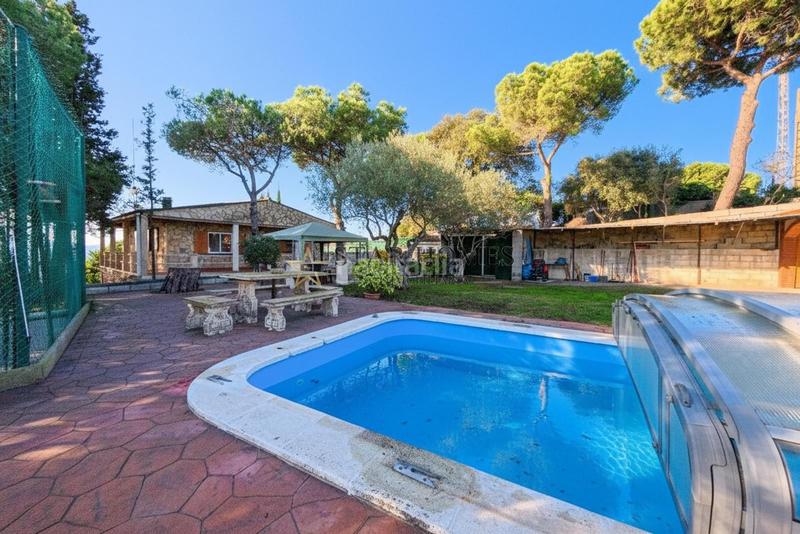 Foto f41678bb-d92a-4e4d-b120-8f45c94df104. Chalet con parcheggio piscina in Vilanova del Vallès