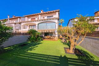 Maison jumelée à Vilassar de Dalt. Chalet pareado en vilassar de dalt