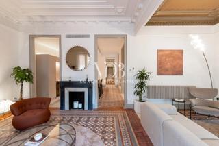 Apartment  Carrer de girona. A beautifully designed principal in a historic modernista buildi