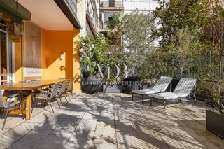 Lloguer Apartament  Carrer de balmes. Exclusive residence with an expansive 80 m terrace