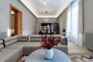 Lloguer Apartament  Plaa de sant just. A meticulously restored residence at the historic plaza de sant