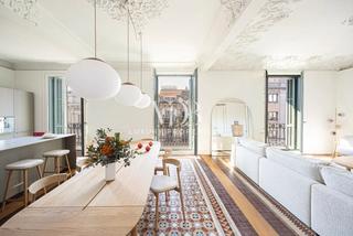 Apartament  Carrer d'ausiàs marc. Stunning duplex penthouse located in the iconic casa bures