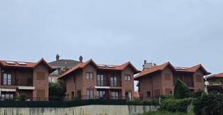 Maison jumelée à Calle bajada al puerto 16. ¡oportunidad única en suances!