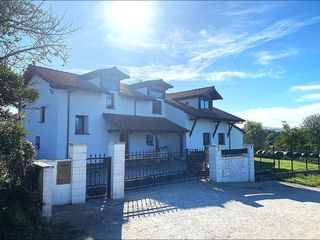 Xalet  Barrio viveda-pelia. Casa unifamiliar en venta en santillana del mar