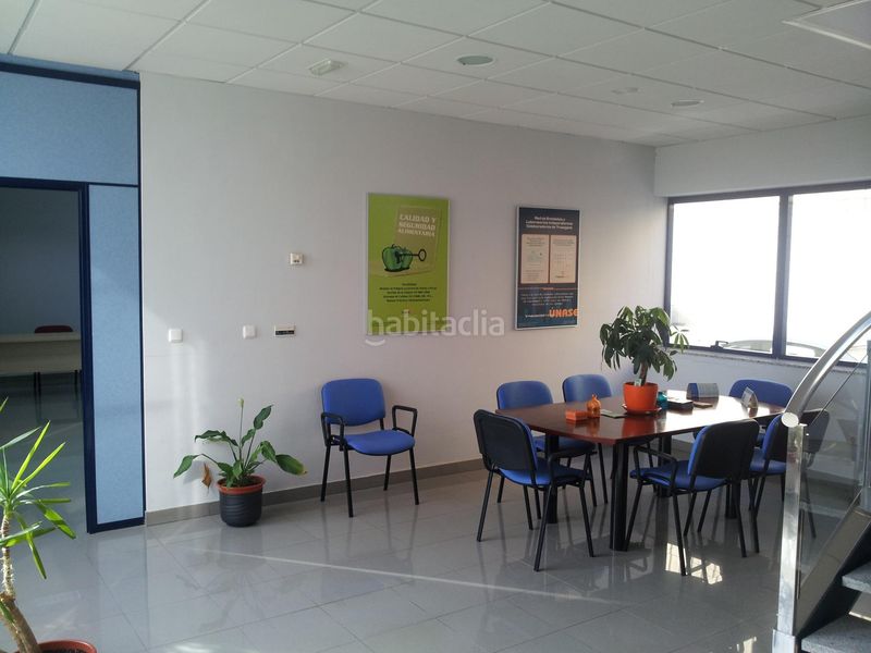 Foto d2c3d9ed-0bea-4270-8643-e07ed3e6cc60. Edificio en polígono industrial 113 venta edificio de oficinas en Venta de Baños