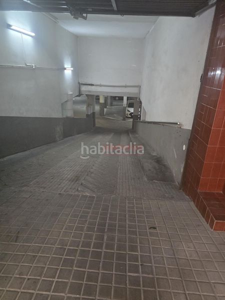 Foto bd0b982f-c5c5-4433-9c88-a5cab3e6f284. Aparcament cotxe a La Plana Esplugues de Llobregat