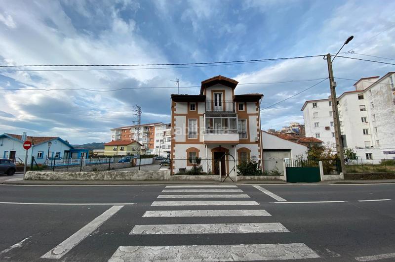 Foto db1a8a8f-91e7-4800-bf0d-fb6d25be9958. Casa con parcheggio in Colindres