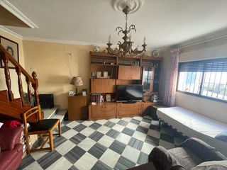 Semi detached house in Coria del Río. Adosado junto paseo fluvial