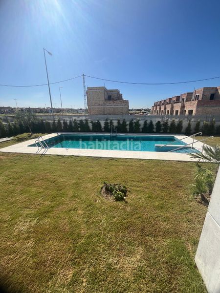 Foto 269dcbaa-7494-4665-889d-1f8dede0c36f. Casa adossada amb aparcament piscina a Coria del Río