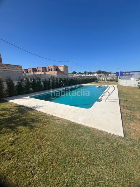 Foto ab53f227-d420-4912-99cc-c08e23f48499. Casa adossada amb aparcament piscina a Coria del Río