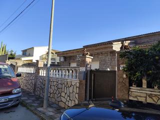 Casa a Carrer jorge luis borges 50. Casa independiente para comprar en terravrava-tordera parc