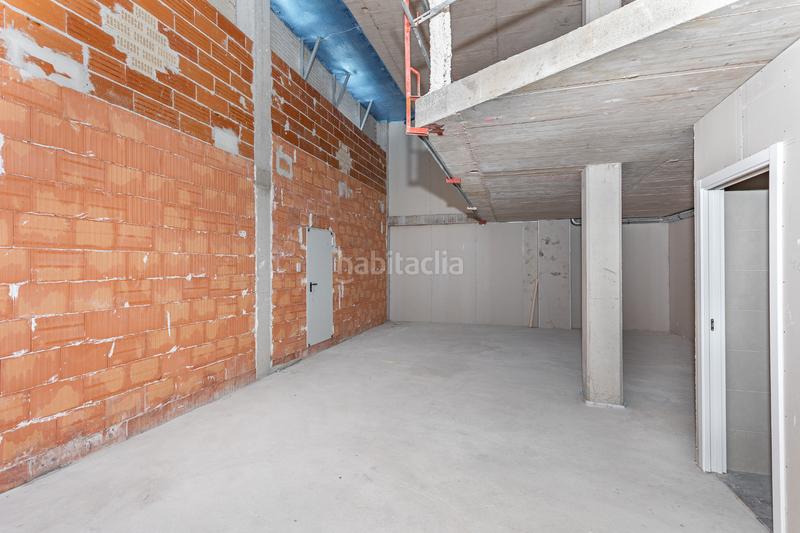 Foto 2a5c86f8-fed5-4d05-9f8d-15956bab0b4d. Alquiler local comercial ¡local comercial esquinero en gran de sant andreu! en Barcelona