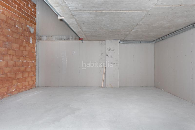 Foto 6488cb18-c127-4fae-9524-fbc7be722e3b. Alquiler local comercial ¡local comercial esquinero en gran de sant andreu! en Barcelona