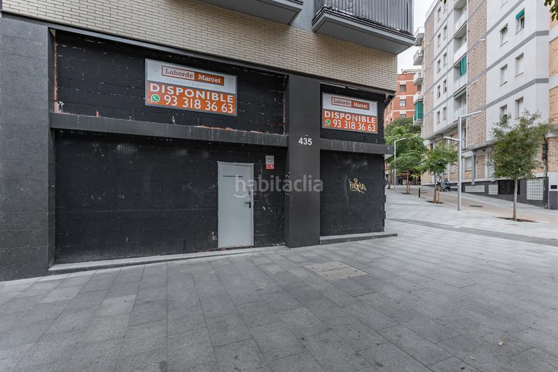 Foto 85fb5e48-a1de-4960-b792-78fd2902584c. Alquiler local comercial ¡local comercial esquinero en gran de sant andreu! en Barcelona