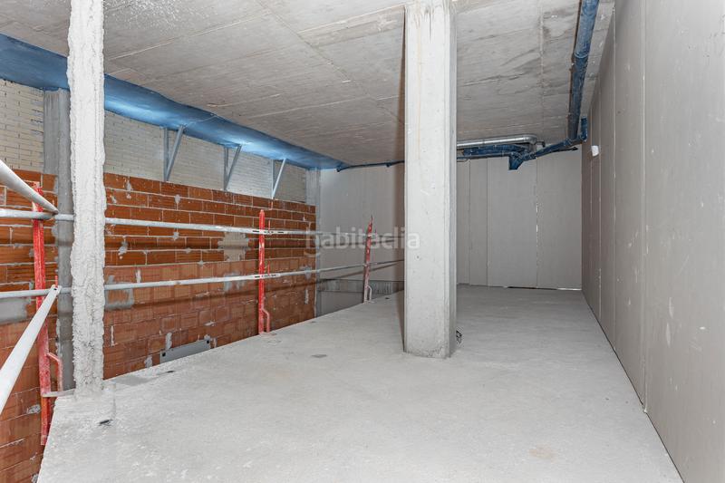 Foto c3764018-cc33-47a6-8b44-e47e195226e0. Alquiler local comercial ¡local comercial esquinero en gran de sant andreu! en Barcelona