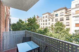 Location Appartement dans Sagrada Famlia. Amplio piso completamente exterior a escasos metros de sagrada f