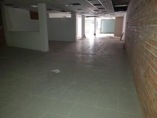 Lloguer Local Comercial a Eixample Sud-Migdia. Local en alquiler en migdia casernes