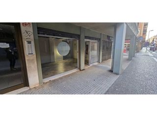 Locale commerciale  Calle maçana. Ref 17491 zona santa eugenia. local en venta a pie de calle! pre