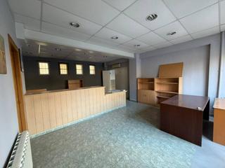 Local Comercial a Eixample Sud-Migdia. Local comercial en alquiler