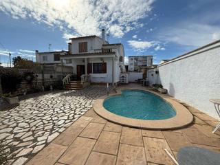 Casa adossada a Riells. Venta de casa adosada  en lescala