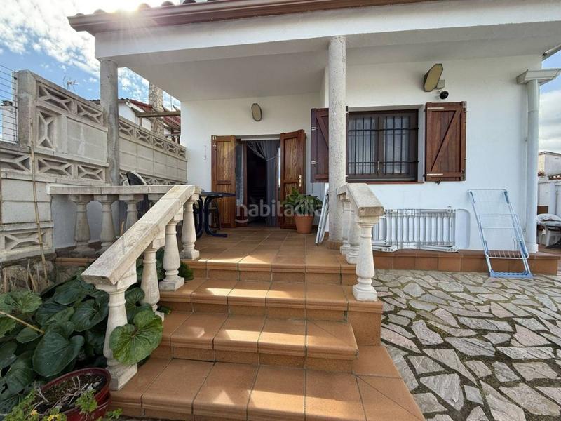 Foto 83b4c6f0-e5b1-4f66-a7e8-a65e35d420a0. Casa adossada amb piscina a Riells Escala (L´)