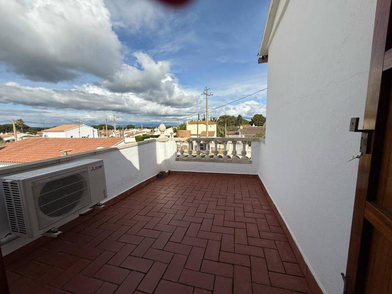 Foto 95c9e5eb-1559-45cf-8a13-527375377eb7. Casa adossada amb piscina a Riells Escala (L´)